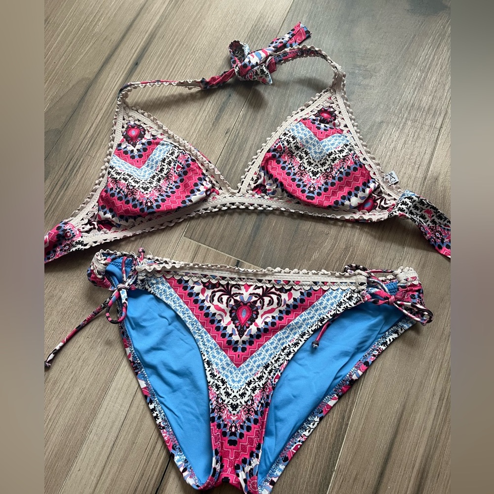Becca bikini. Size Large.